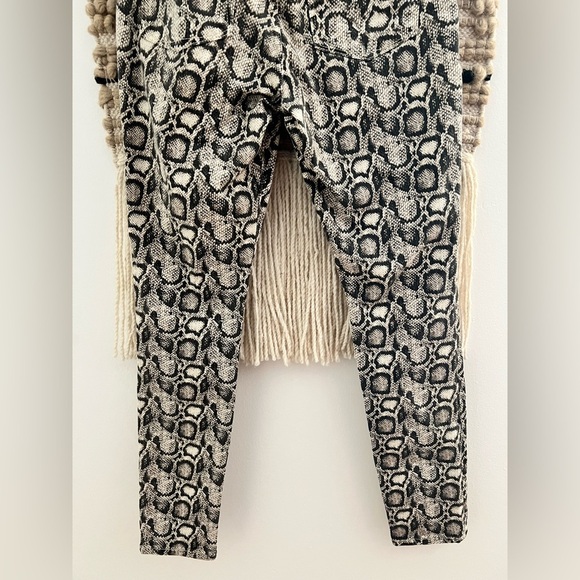 Good American Beige Snake Print Skinny Pants - Picture 11 of 12